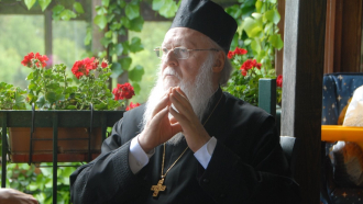 Ekumeeninen patriarkka Bartolomeos mietteliäänä