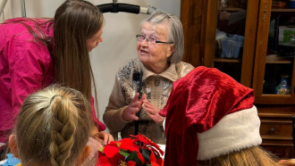 Hoivakoti Helena askartelua
