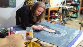 Marija Vukosavljevic valmistaa kangasikonia