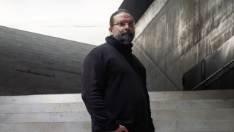 Kirjailija Riko Saatsi henkilökuvassa