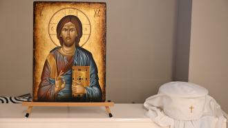 arkkipiispan mitra ja ikoni-