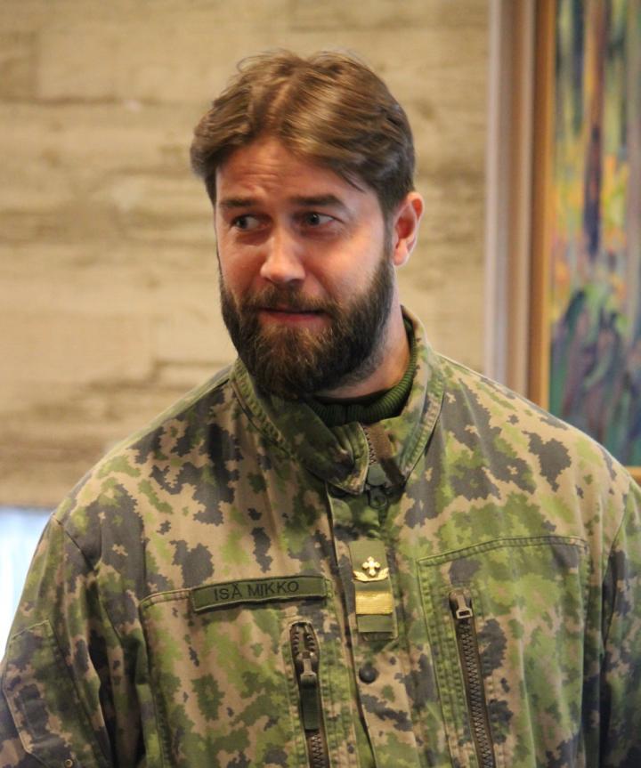Ortodoksinen sotilaspappi isä Mikko Sidoroff maastoasussa 