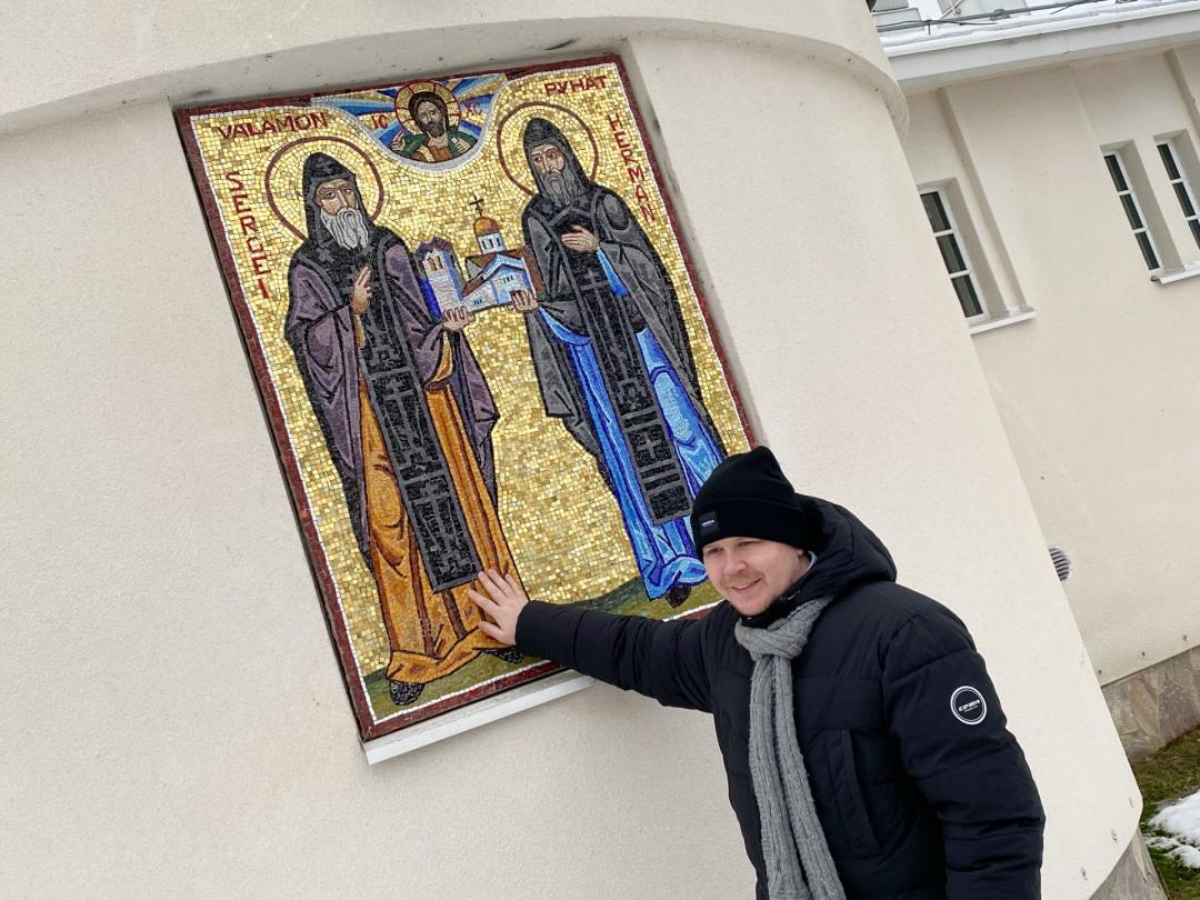 Ukrainalainen ortodoksipappi isä Sergiy Berezhnoy valamon luostarissa marraskuussa 2022