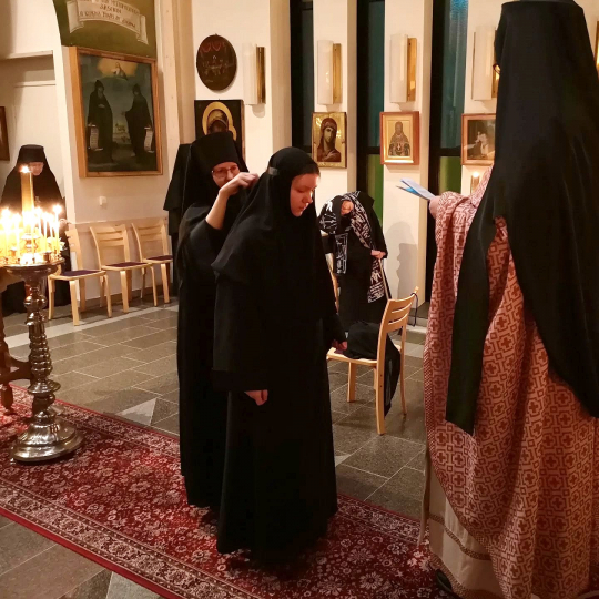 Sisar Julian nunnaksi vihkiminen Lintulan luostarissa joulukuussa 2025