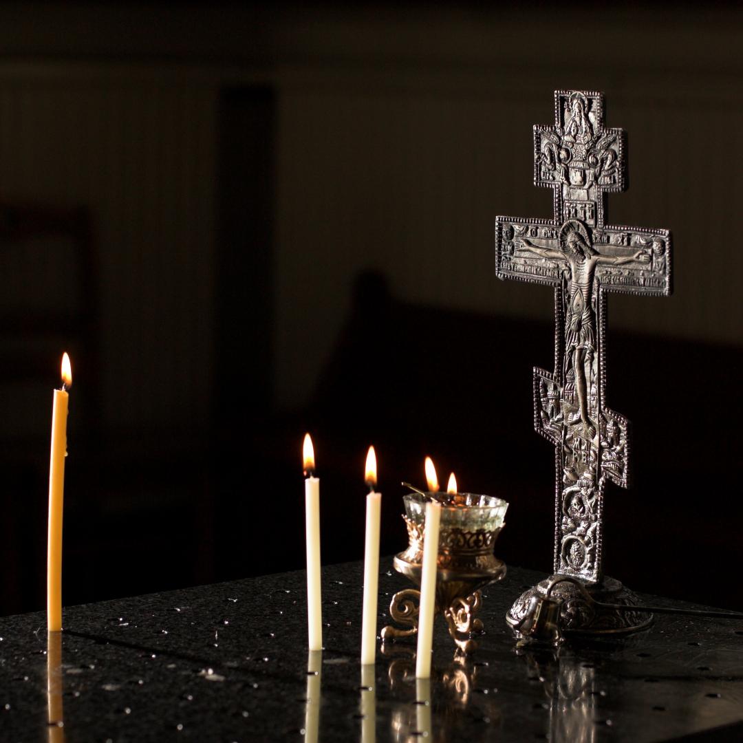 Vainajien muistelupöytä ortodoksikirkossa