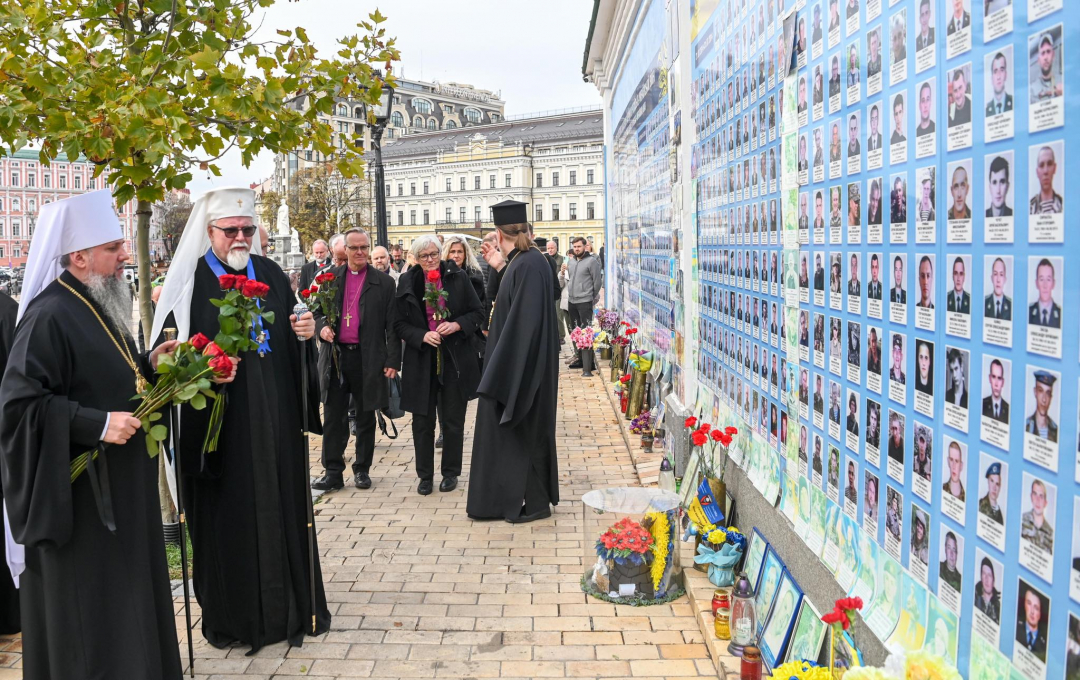 Ap Elia ja mp Epifani Ukrainan puolustajien muistomerkillä Pokrovana 2025