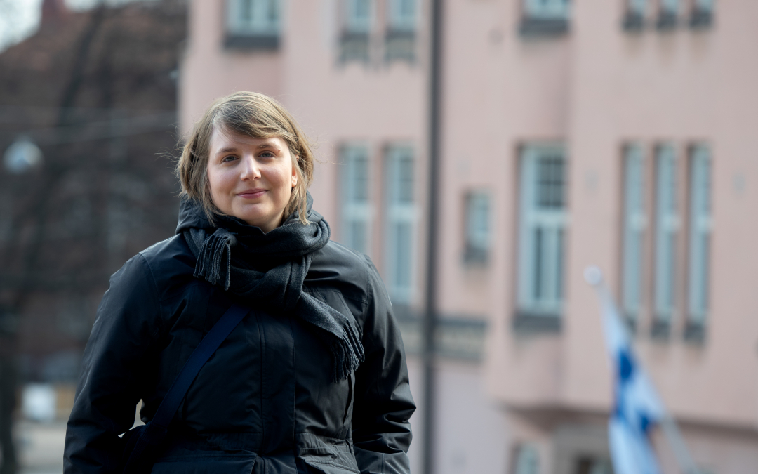 Maria Mountraki ulkoilemassa Helsingissä