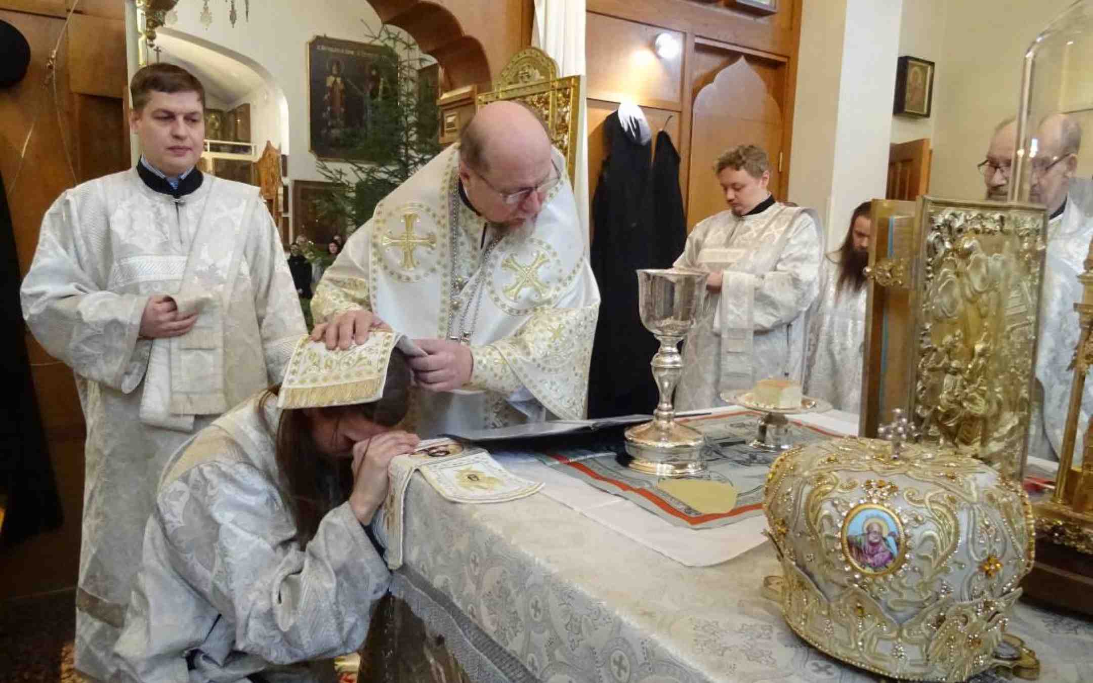 Metropoliitta Arseni vihkii munkki Rafaelin diakoniksi Valamon luostarissa 6. tammikuuta 2023