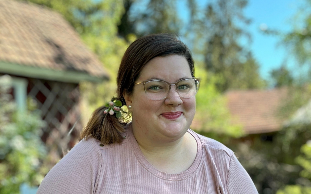 Niina Maarit Rautamäki vaakakuvassa kesällä