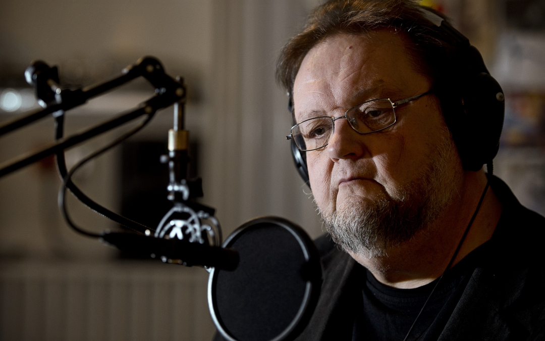 Risto Nordell työssään radiossa