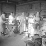 	Valamon munkkeja ruuanlaittopuuhissa Uudessa Valamossa