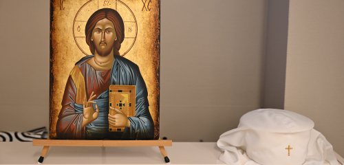 arkkipiispan mitra ja ikoni-