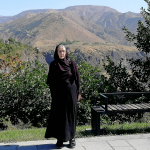 Nunna Nektaria vuoristomaisemissa