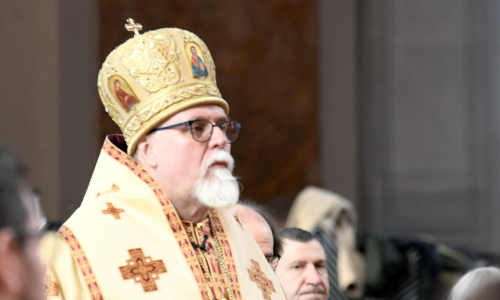Arkkipiispa Elia rukouspalveluksessa rauhan puolesta