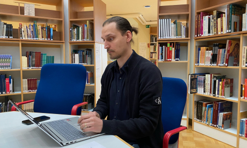 Pasi Hyytiäinen Valamon luostarissa keväällä 2024