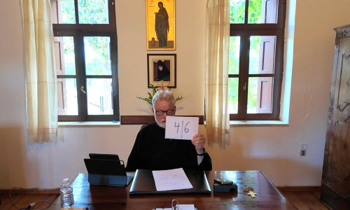 Isä Rauno Pietarinen opettaa YouTubessa kuvakaappaus