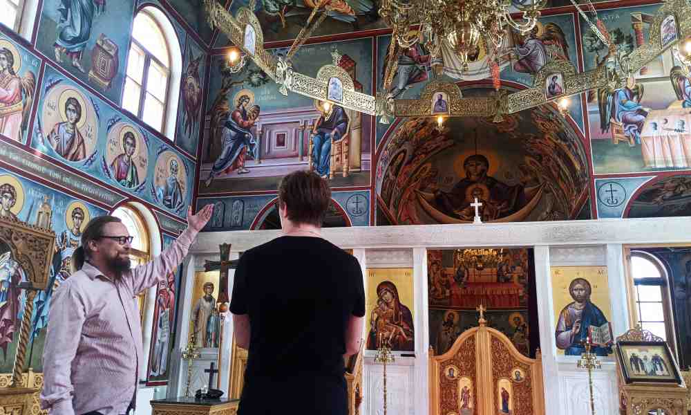Kirkko-opas työssään ortodoksikirkossa