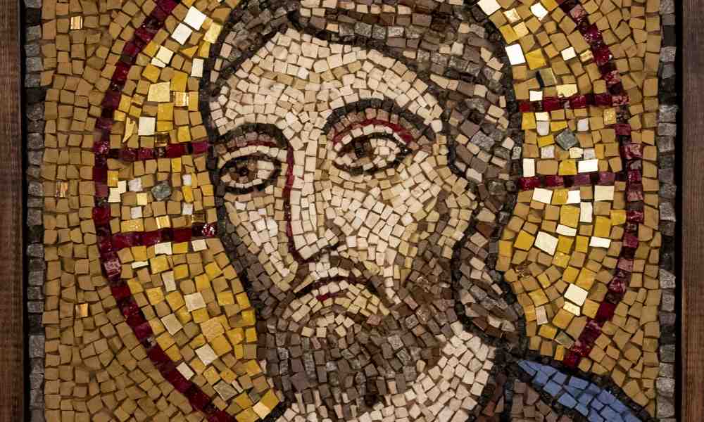 Kristuksen kasvot mosaiikkityöhön ikuistettuna