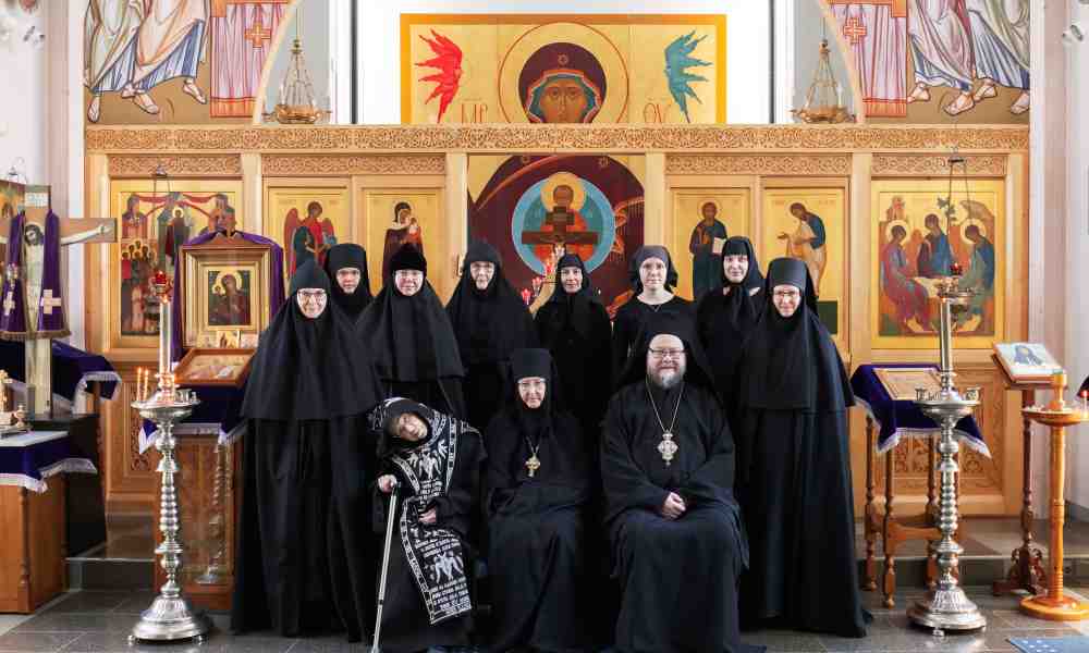 Lintulan luostarin sisaristo Lintulan luostarin pääkirkossa maaliskuussa 2023 
