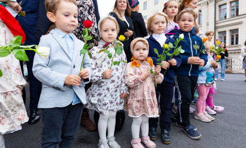 Patriarkka Bartolomeos Uspenkissa 10-23 ja kukkakuja 