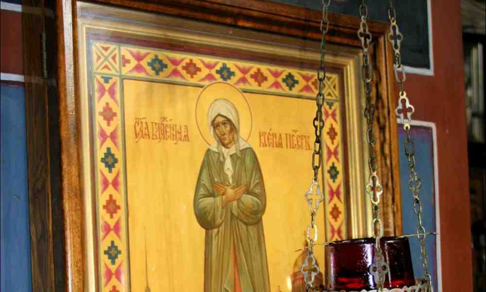 Pyhän Ksenia Pietarilaisen ikoni ja lampukka