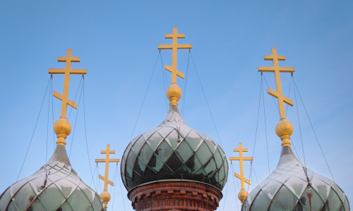 Tampereen ortodoksinen kirkon kupolit talvella