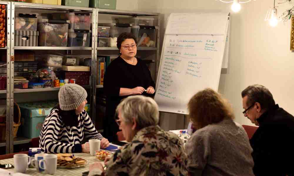 Ukrainalaispakolaisten suomen kielen kerho koolla