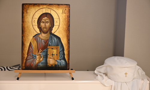 arkkipiispan mitra ja ikoni-